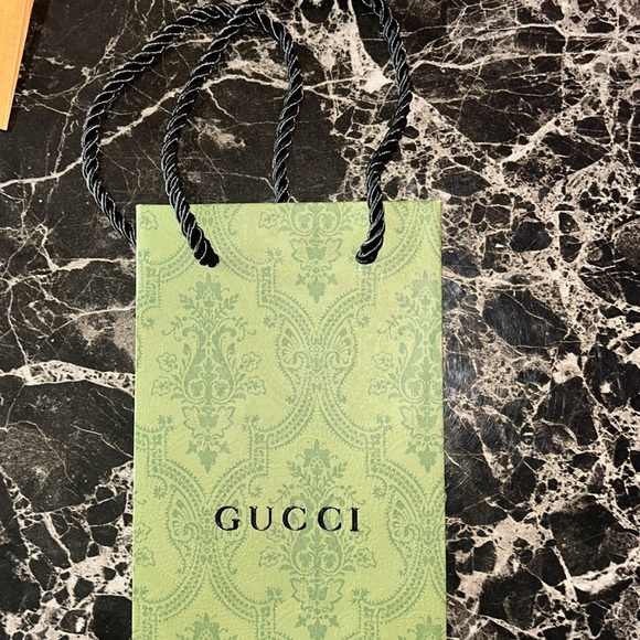 Louis Vuitton, Chanel Gucci shopping bags - Picture 4 of 6